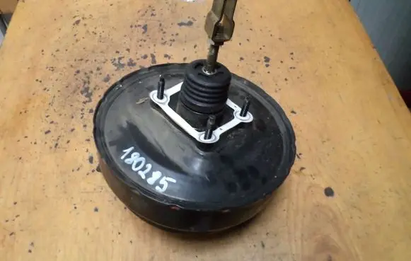 Subaru Forester SF Brake booster