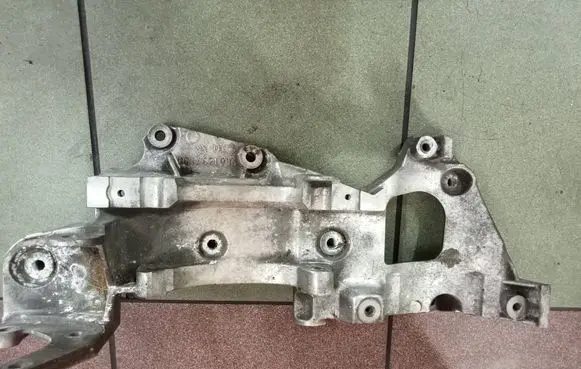 Citroen C-Crosser Generator/alternator bracket 9661297180