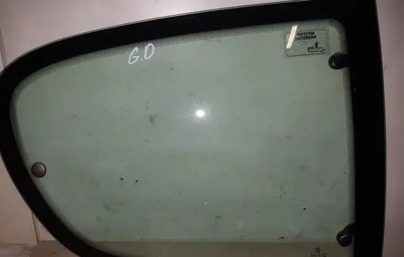 Peugeot 206 Rear side window