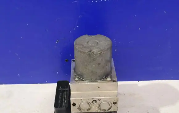 Mercedes-Benz E C207 W207 ABS Pump 0130108129 A2124312712