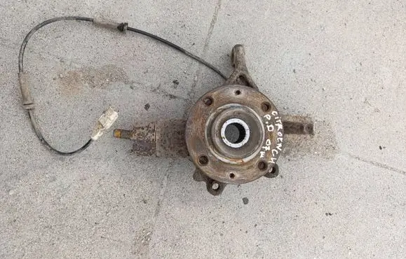 Citroen C4 I Front wheel hub