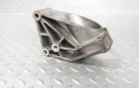 Opel Insignia A Engine mounting bracket 22945405