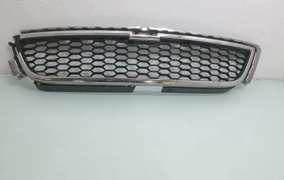 Chevrolet Captiva Front bumper upper radiator grill 9694517