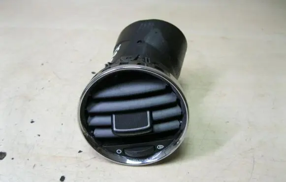 Peugeot 3008 II Rear air vent grill 9655994277 I2083
