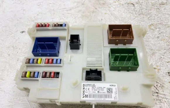 Volvo XC60 Fuse module 31384931