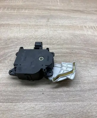 Toyota Auris 150 Air flap motor/actuator 1138002810