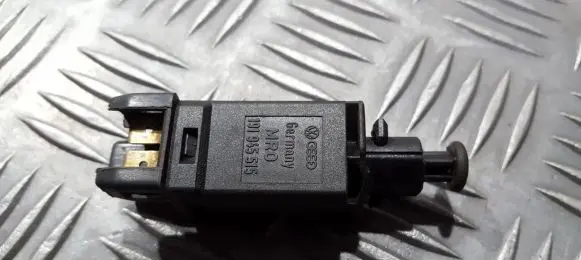 Volkswagen PASSAT B3 Brake pedal sensor switch 191945515 mro191945515
