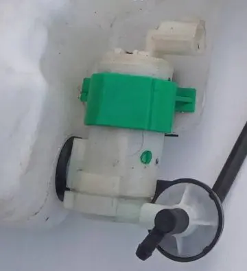 Infiniti QX80 Windscreen/windshield washer pump