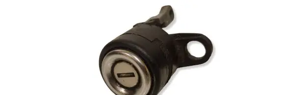 Volkswagen Polo IV 9N3 Tailgate exterior lock AH731
