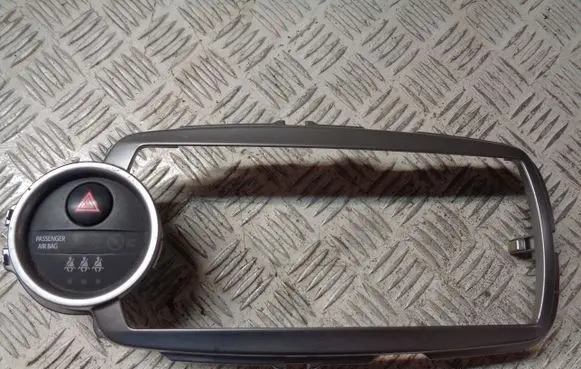 Toyota Yaris Radio/GPS head unit trim 864510D010