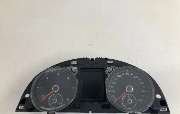 Volkswagen PASSAT B7 Speedometer (instrument cluster) 3AA920970E