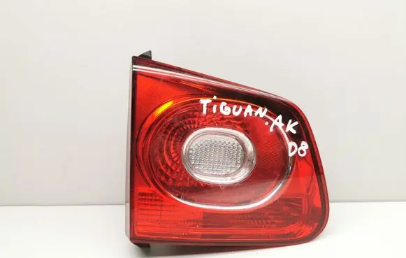 Volkswagen Tiguan Tailgate rear/tail lights 5N0945093C