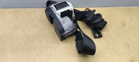 Mercedes-Benz R W251 Front seatbelt A2518601985