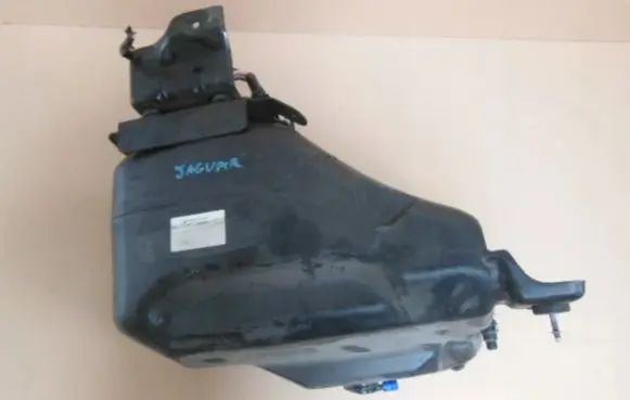 Jaguar F-Pace AdBlue liquid reservoir HK835J228AD