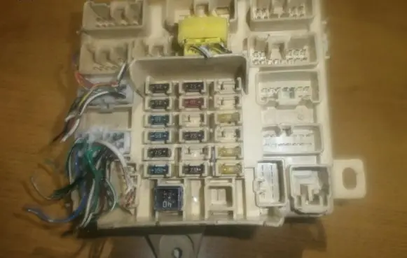 Lexus IS 200-300 Fuse box set RHDP