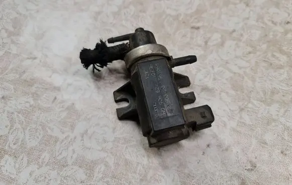 Volkswagen Golf IV Turbo solenoid valve 1H0906627 72190320 96T068