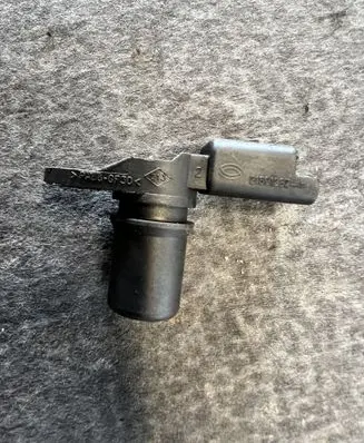 Renault Clio III Crankshaft position sensor 8200033686 820003368