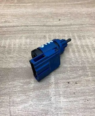 Volkswagen PASSAT B5.5 Clutch pedal sensor 1J0927189E 19322002