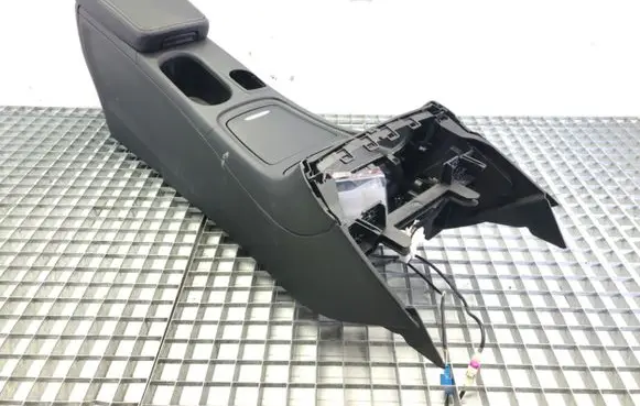 Mercedes-Benz A W176 Center console 