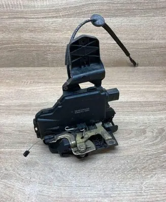 Volkswagen Golf IV Rear door lock 3B4839016A 990682