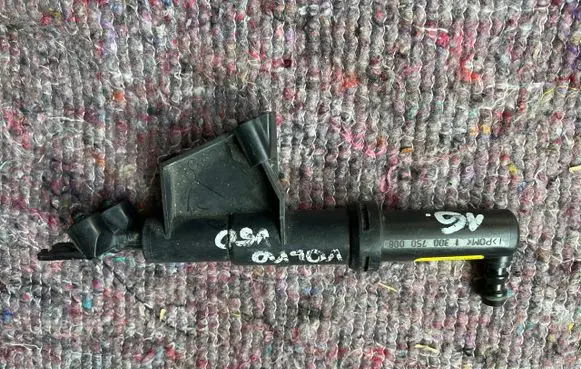 Volvo V50 Headlight washer spray nozzle 31253730