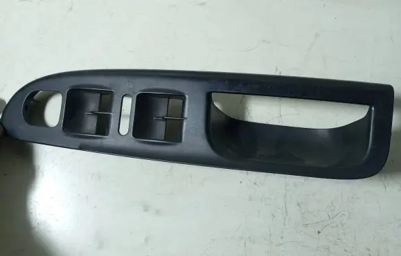 Volkswagen PASSAT B6 Front door window switch trim 3C1867171