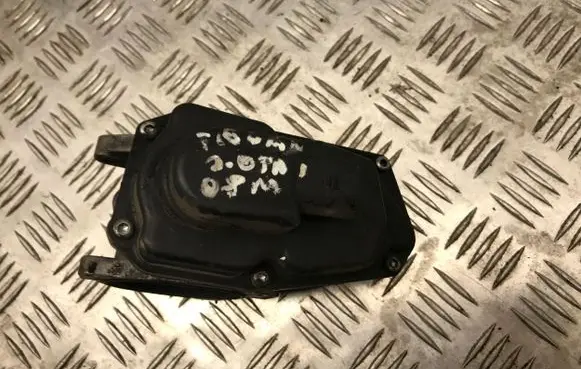 Volkswagen Tiguan EGR valve 03L131501C