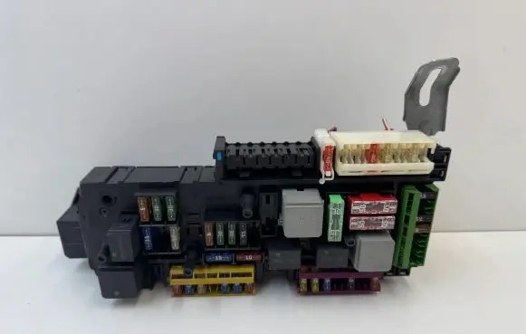 Mercedes-Benz C AMG W204 Fuse module 016706581
