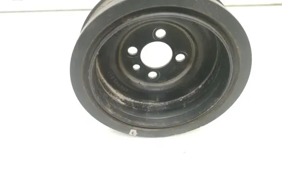 Volkswagen PASSAT B6 Crankshaft pulley 03G105243