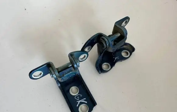 Rear door hinge set