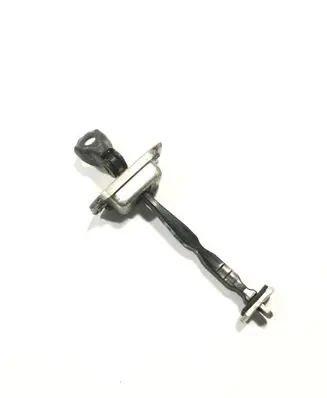 Nissan Qashqai Rear door check strap stopper