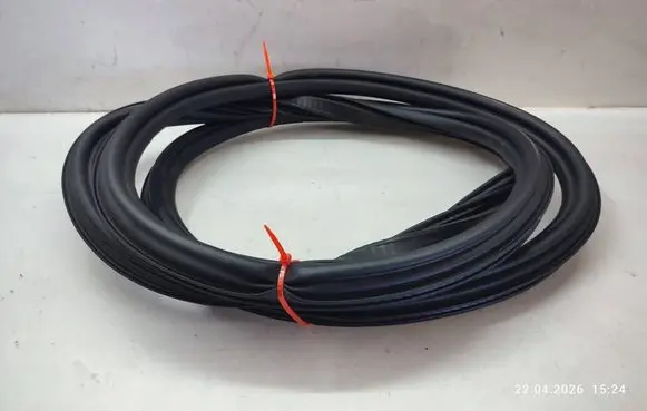 Seat Leon IV Rear door rubber seal (on body) 