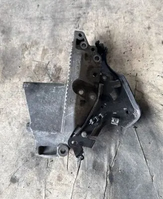 Renault Master III Engine mounting bracket 112310605R