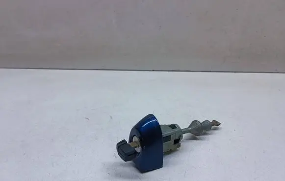 BMW 3 E90 E91 Front door lock (next to the handle) 