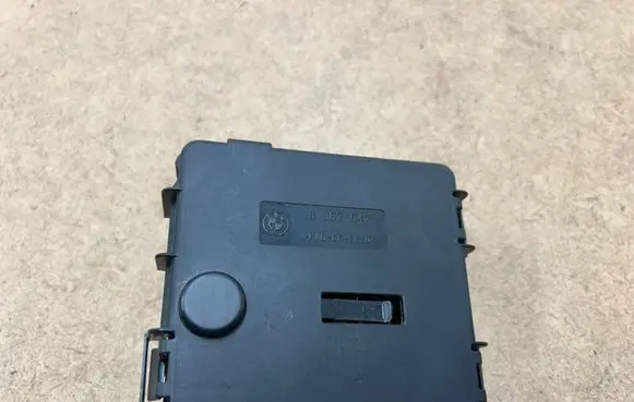 BMW 3 E46 Fuse module 61138387547 8387547 61138387546