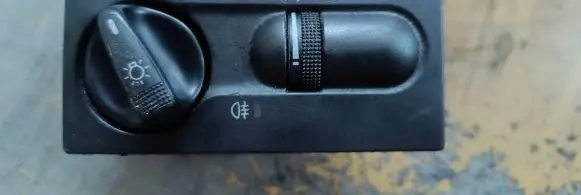Volkswagen Golf III Light switch 1H6941531A 04050501