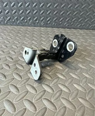 Chrysler 300 - 300C Front door upper hinge 1120038