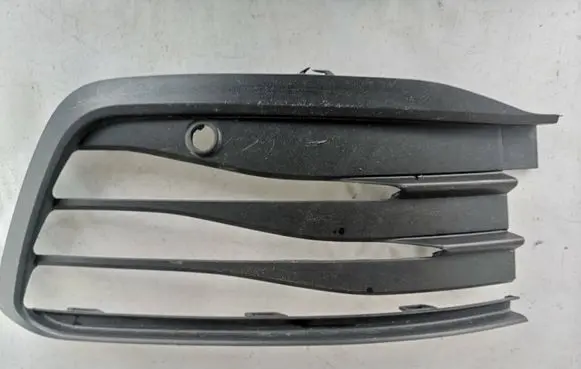 Volkswagen Golf VIII Front bumper lower grill 5H0853666J