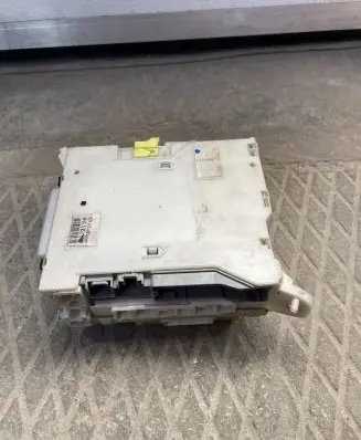 Lexus IS 220D-250-350 Fuse module 9416 8273053020