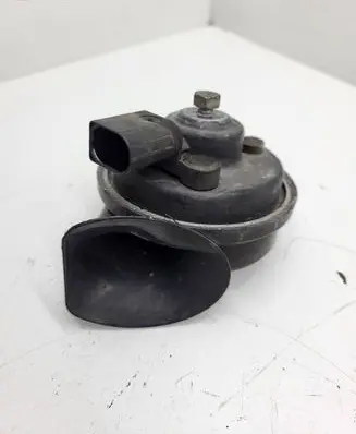 Volkswagen Touareg I Horn signal E1000209