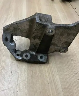 Toyota Land Cruiser (J120) Engine mounting bracket 246260459