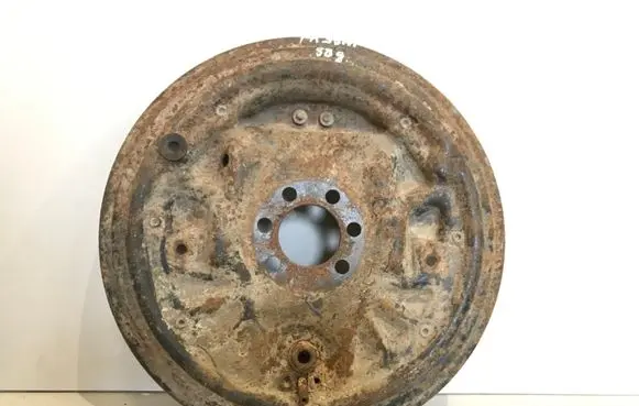Volkswagen PASSAT B3 Rear brake disc plate dust cover 