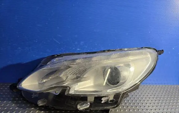 Peugeot 2008 I Headlight/headlamp 9677810180