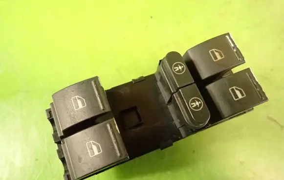 Volkswagen Touareg I Quarter vent window switch 7L6959857C