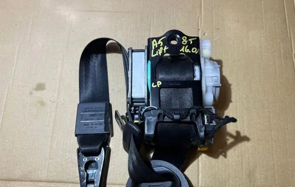 Audi A5 Sportback 8TA Front seatbelt
