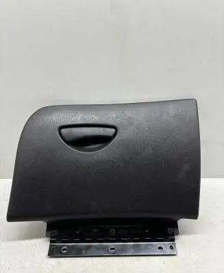 Ford Focus Glove box 98ABA06050AH 180599 W235X
