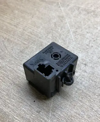 Toyota Avensis T250 Other relay 8665013010 0689003570