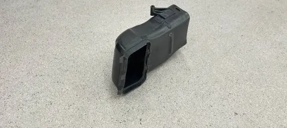 BMW M5 Air intake duct part 7843296 13717843296