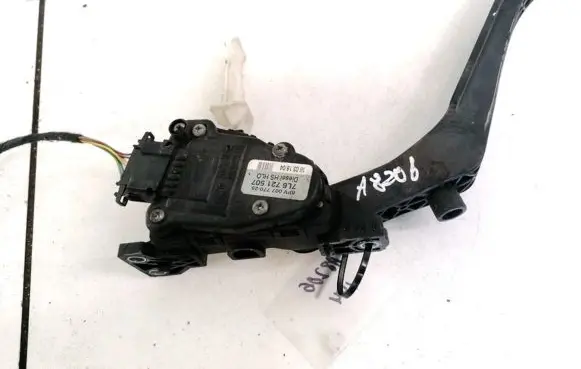 Volkswagen Touareg I Accelerator throttle pedal 7L6721507 6PV00777025