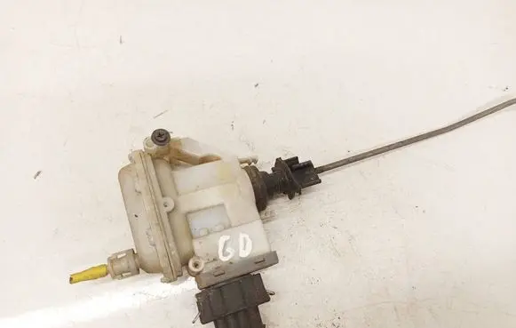 Volkswagen PASSAT B4 Central locking vacuum pump 3A0862153B